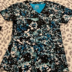 Small barco one scrub top